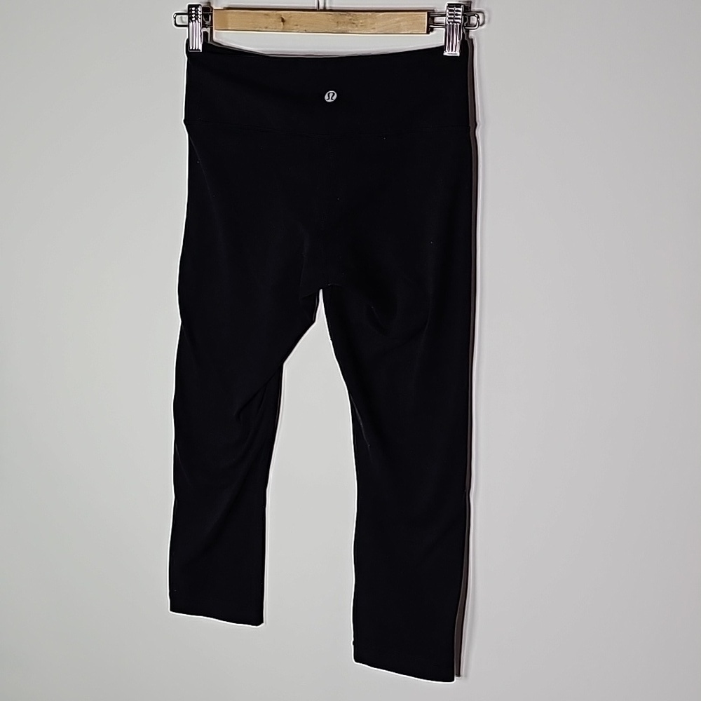 Lululemon black size 4 cropped leggings - Picture 3 of 6